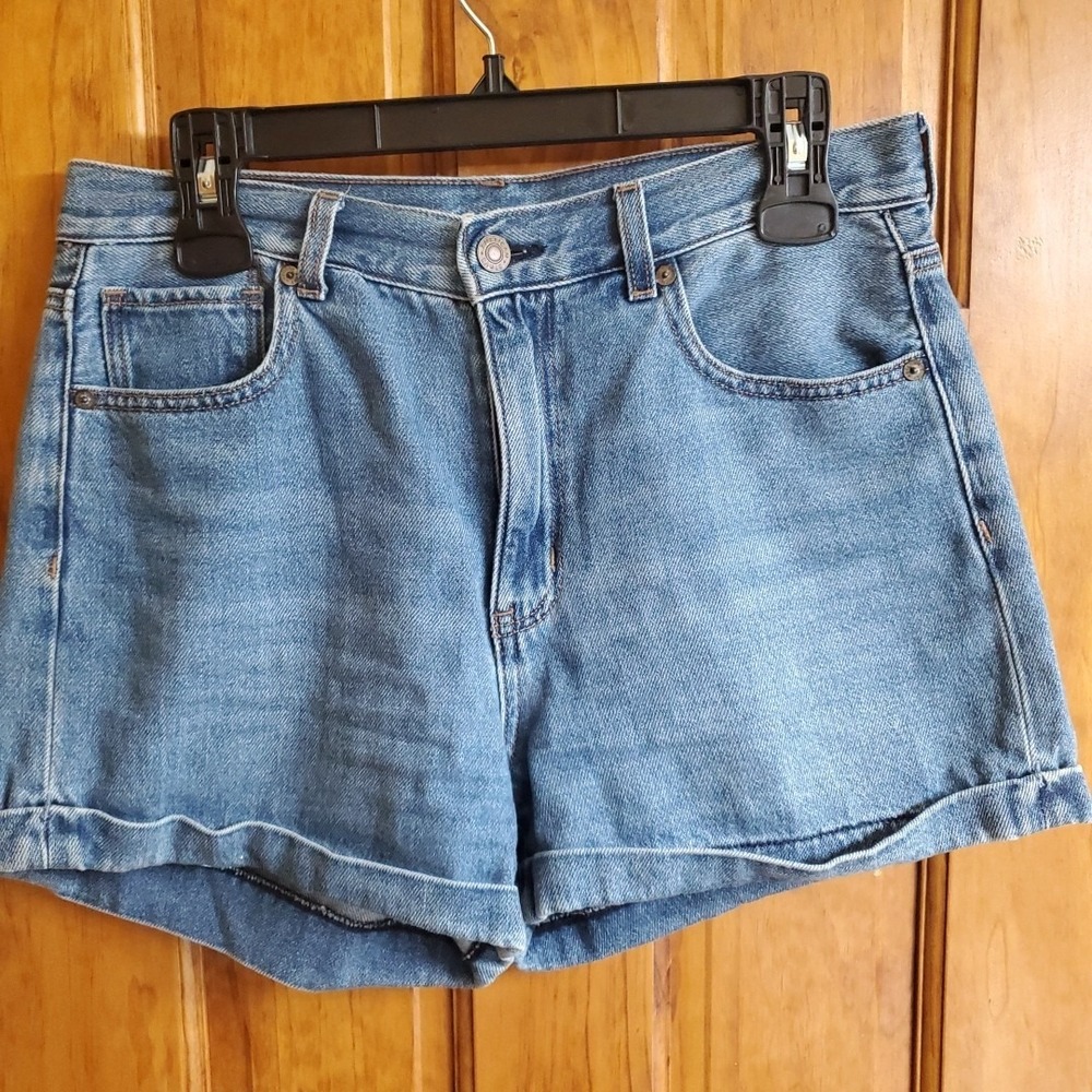 American Eagle Size 8 Mom Short Womens Blue Denim High Waisted Rolled Hem Casual